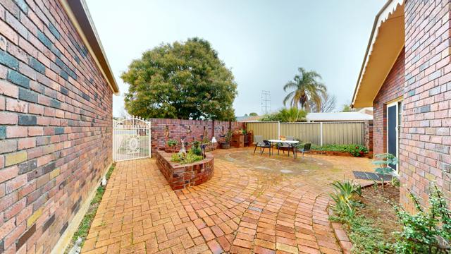 13 Balmoral Place, NSW 2830