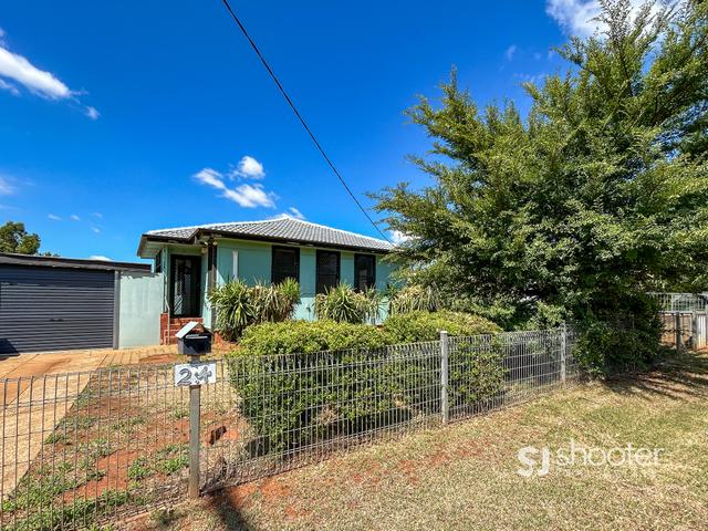 24 Yulong Street, NSW 2830