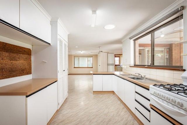 17 Buronga Drive, NSW 2641