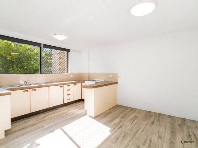 3/8 Mawarra Street, QLD 4221