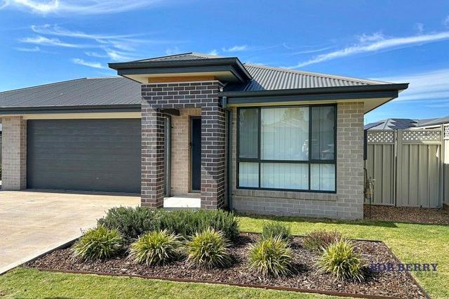 92B Champagne Drive, NSW 2830