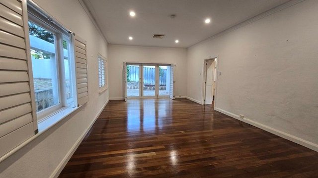 18 Leopold St, WA 6009