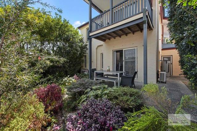 3/18 Lockhart Street, QLD 4102