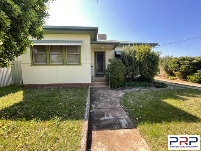 5 Waratah Street, NSW 2870