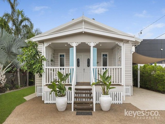 2 The Avenue, QLD 4812