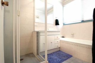 Bathroom (2006-08-09)