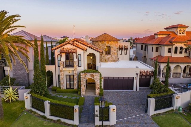 52 Royal Albert Crescent, QLD 4216