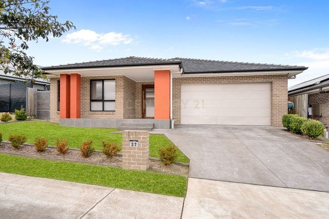 37 Lowndes Drive, NSW 2570
