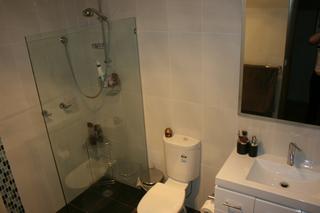 Bathroom (2012-11-27)