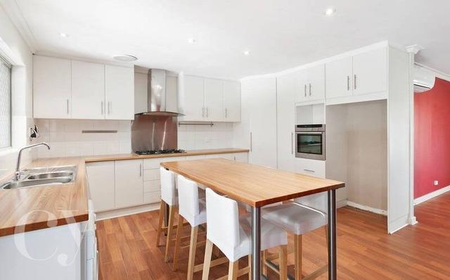 24B Oldham Crescent, WA 6163