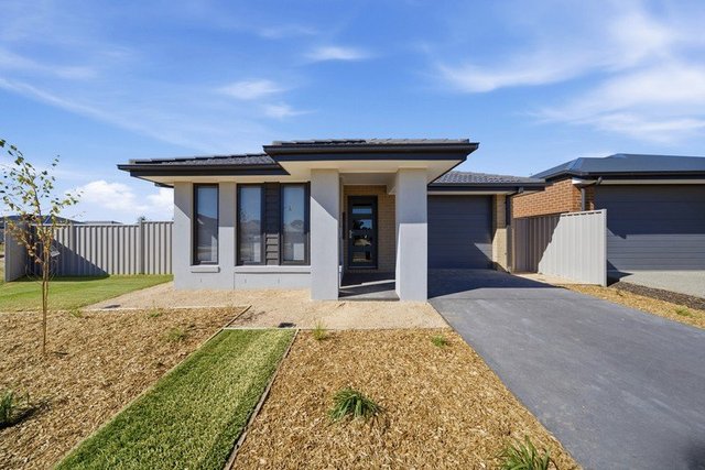16 Livingston Bvd, VIC 3672