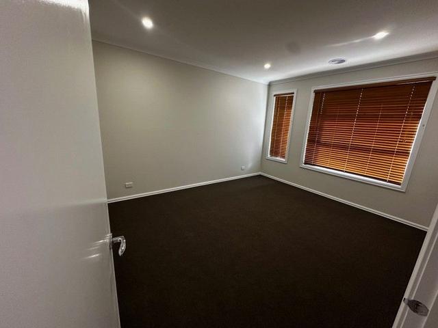12 Brushwood Dr, VIC 3336