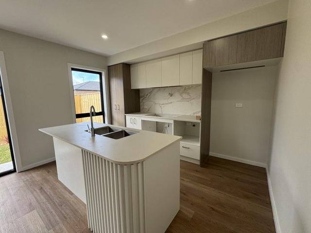 lot 2416/32 Rourke Street, VIC 3029