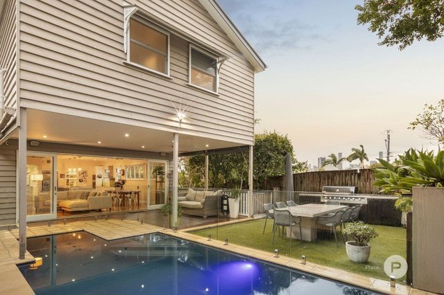 10 Agnes Street, QLD 4066