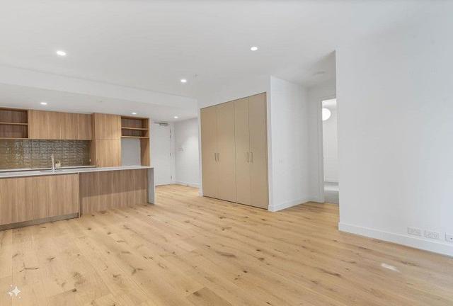 2/20 Wardens Walk, VIC 3058