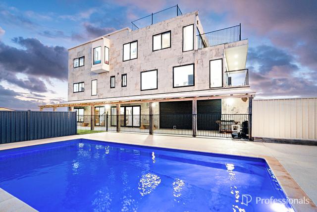 2 Abrolhos Close, WA 6532