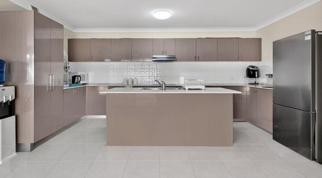 b/158 Haig Road, QLD 4131
