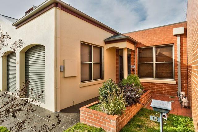 18 Sun Place, NSW 2640