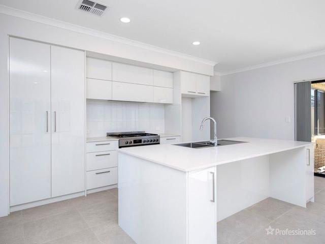 11 Carlsbad Promenade, WA 6038