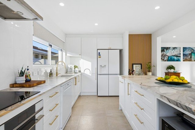 110 Sunshine  Boulevard, QLD 4218