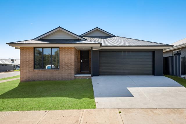 27 Huntington Grove, NSW 2640