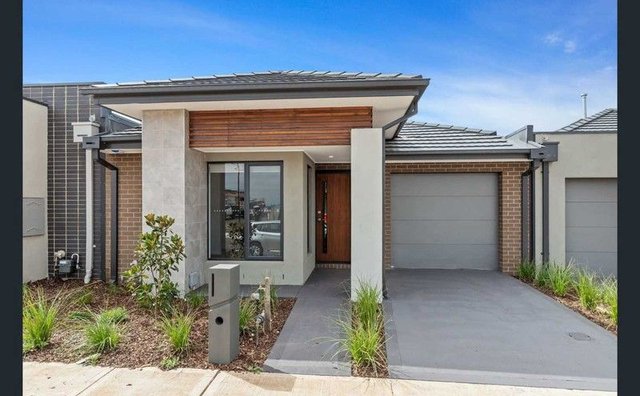 8 Pigato Crescent, VIC 3336