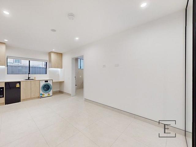 1/27 Allison Road, NSW 2161