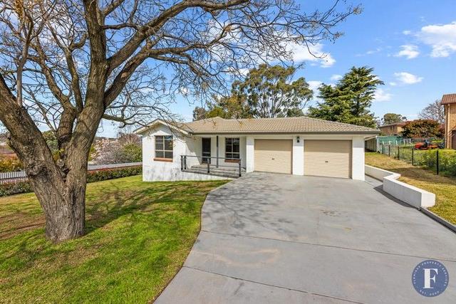 10 Charles Crescent, NSW 2594