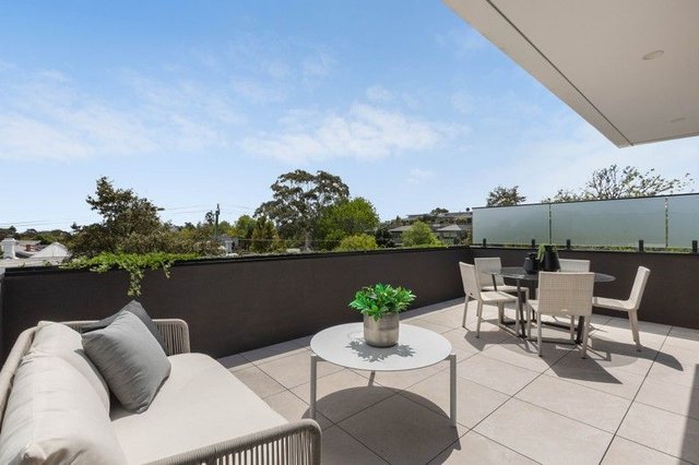 Penthouse 201/16 Carpenter Street, VIC 3186