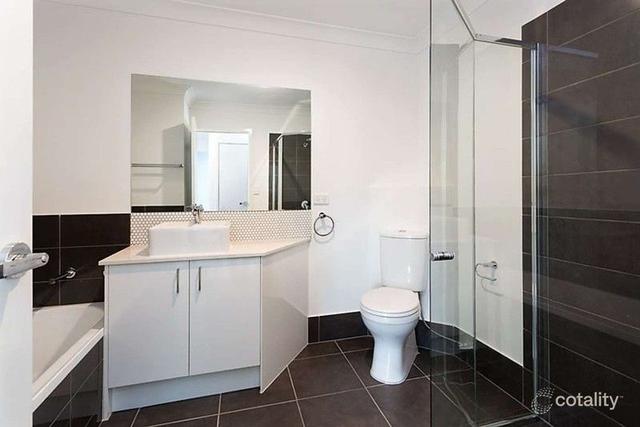 8/4 Regina Avenue, QLD 4511