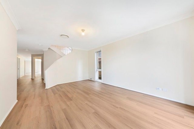 36 Ravensbourne Circuit, NSW 2158