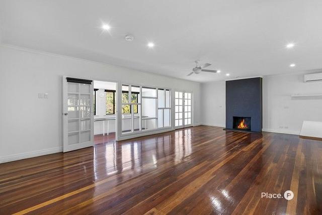 8 Moordale Street, QLD 4069