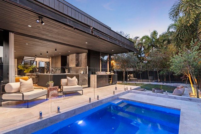 6 Denawen Street, QLD 4221