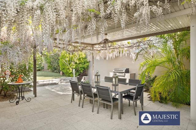 4B Leverburgh Street, WA 6153