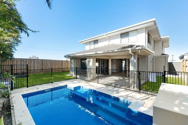 11 Lady Guinevere Circuit, QLD 4503