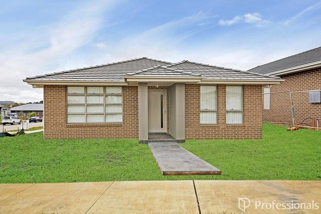 72 Civic  Way, NSW 2570
