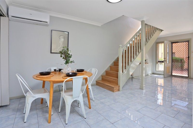 https://images.allhomes.com.au/property/photo/d5d4d19d58492cbae2028c74066f1627_hd.jpg