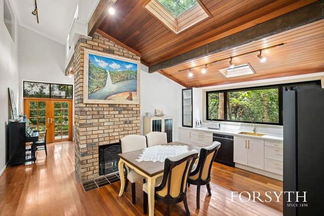 10 Cooper Crescent, NSW 2076