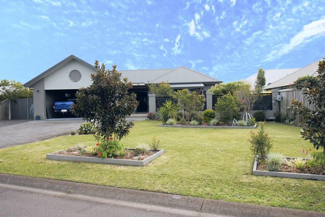 4 Leeward Circuit, NSW 2324