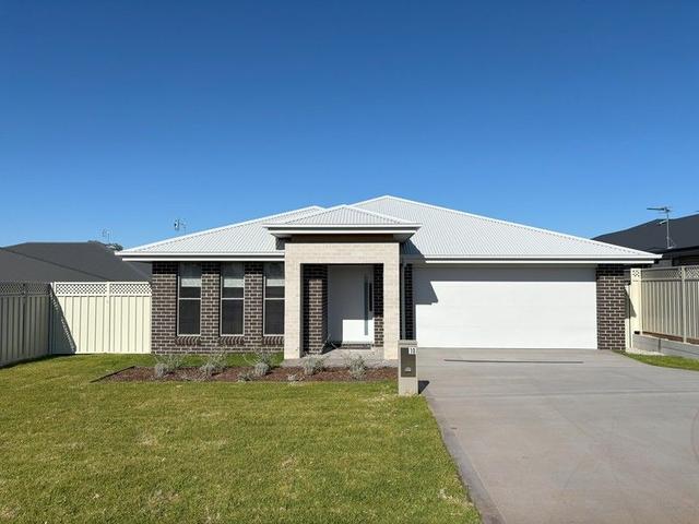 10 Malanda  Avenue, NSW 2830