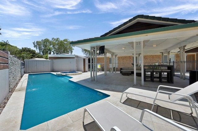 10 Dapplewood Close, QLD 4740