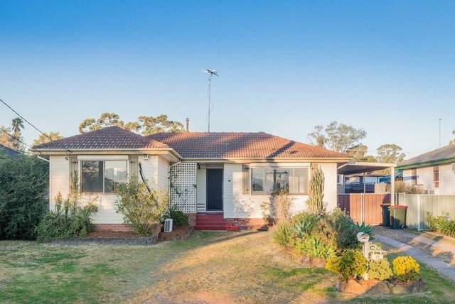 17 Finisterre Avenue, NSW 2770