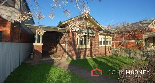 75 Docker Street, NSW 2650