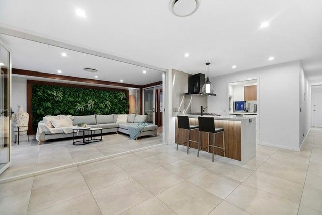 2 Swallow Avenue, QLD 4216