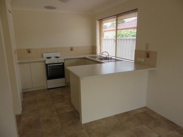 2/18 Lancaster Drive, WA 6280