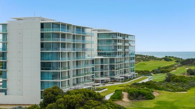 44/100 Country Club Drive, WA 6211
