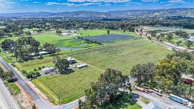 594 Railway Parade, WA 6056
