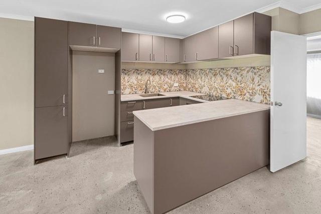 2/451 Severin Street, QLD 4870