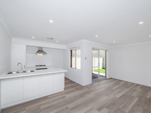 17A Rainbow Parkway, WA 6037