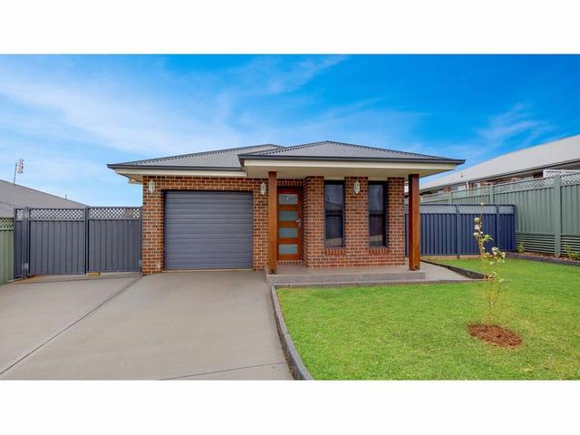 14 Pelagic Court, NSW 2830